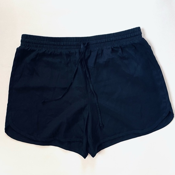 Juicy Couture Pants - Juicy Couture Black Elastic Waist Tie Shorts Lyocell Medium